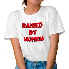 T-shirt da donna a manica corta, realizzata interamente in cotone, rappresentante Raised by Women e realizzata per la Festa della Donna.